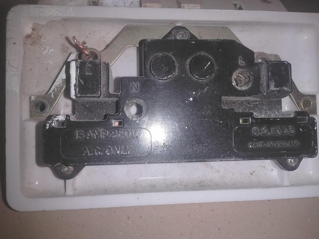 ASHLEY DOUBLE GANG WALL SOCKET 13A