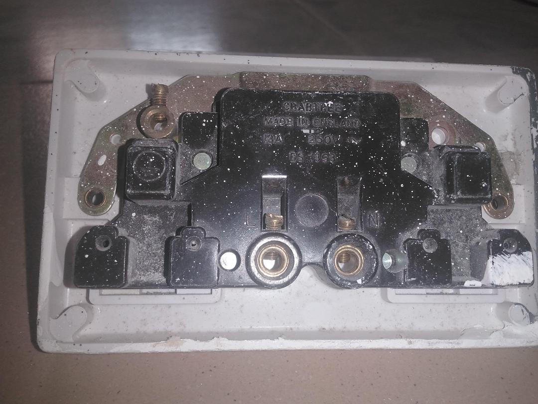 CRABTREE DOUBLE GANG WALL SOCKET 13A